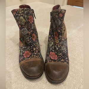 L'ARTISTE MELVINA BOOTS - size 39 (8.5) - see size chart in pictures